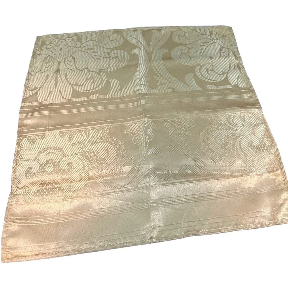 Set of 4‎ St. Nicholas Square Tablecloth Damask Floral Pattern Decor